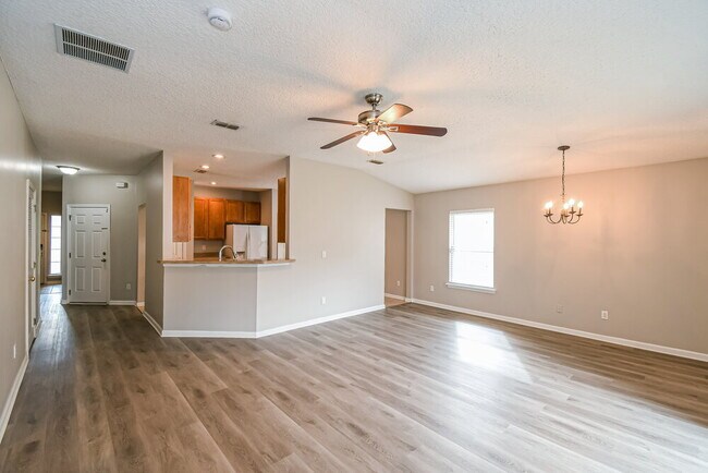 Foto del edificio - 1440 Bitterberry Dr