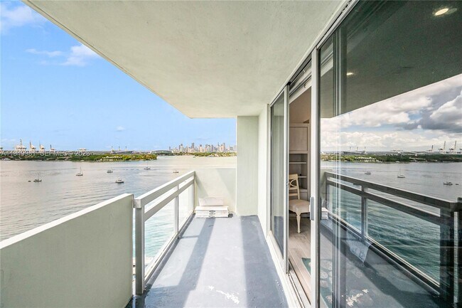 Foto del edificio - 1500 Bay Rd