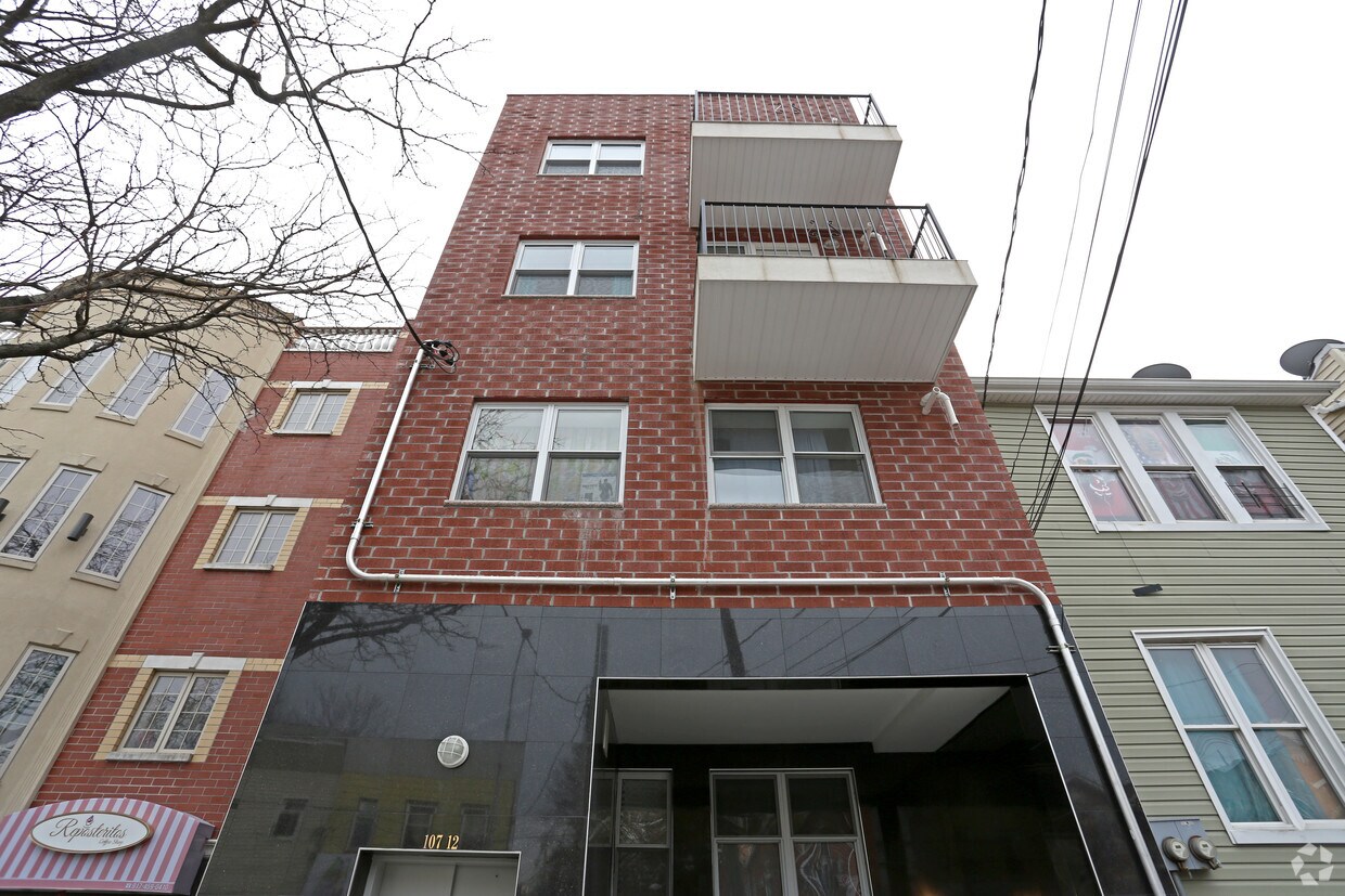 Building Photo - 10712 37th Ave