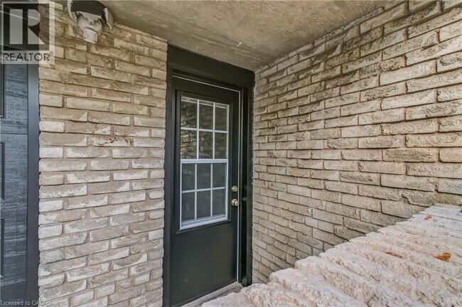 Building Photo - 672 Castleguard Crescent