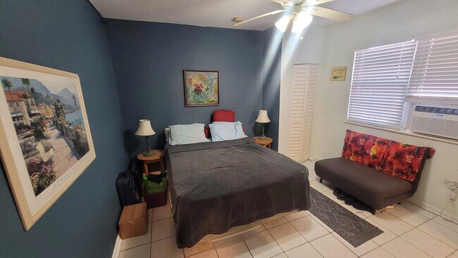 Foto del edificio - 324 Indiana St