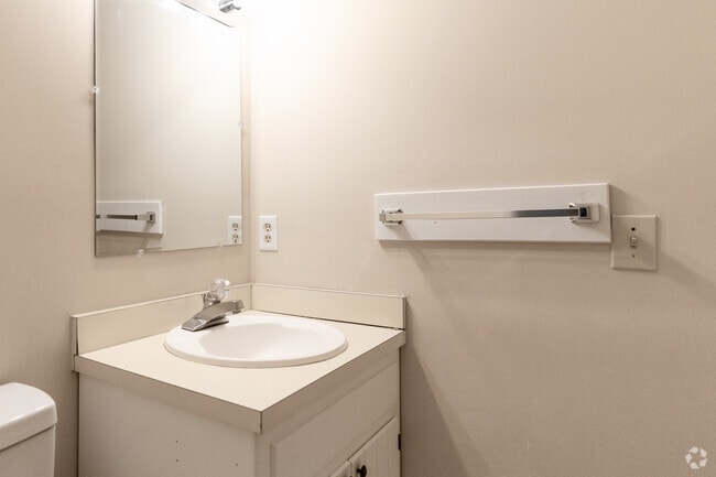 1BR,1BA - 500SF - Campbell Court
