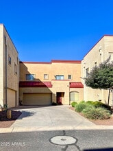 Building Photo - 1015 S Val Vista Dr