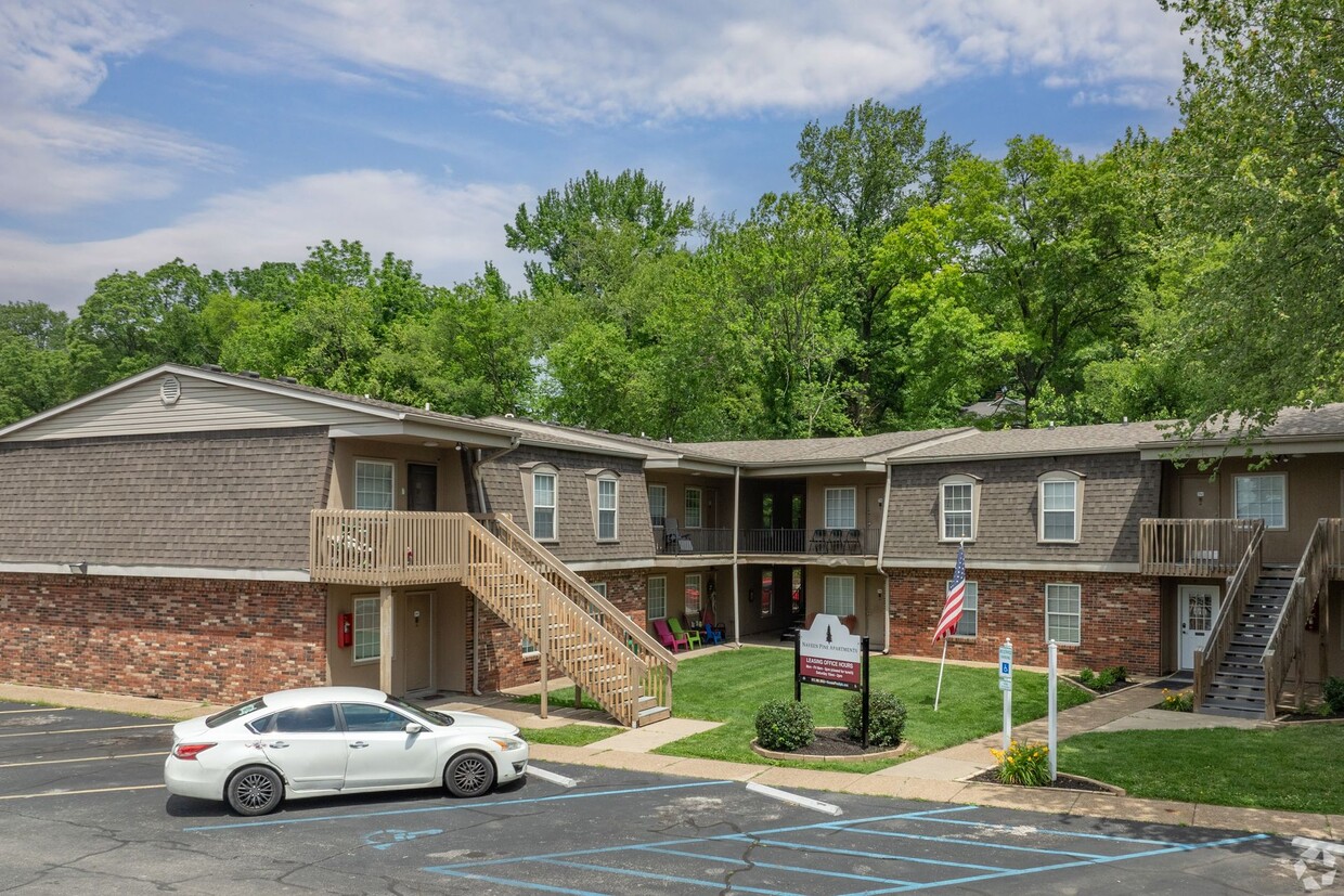 Primary Photo - Naveen Pine Apartments