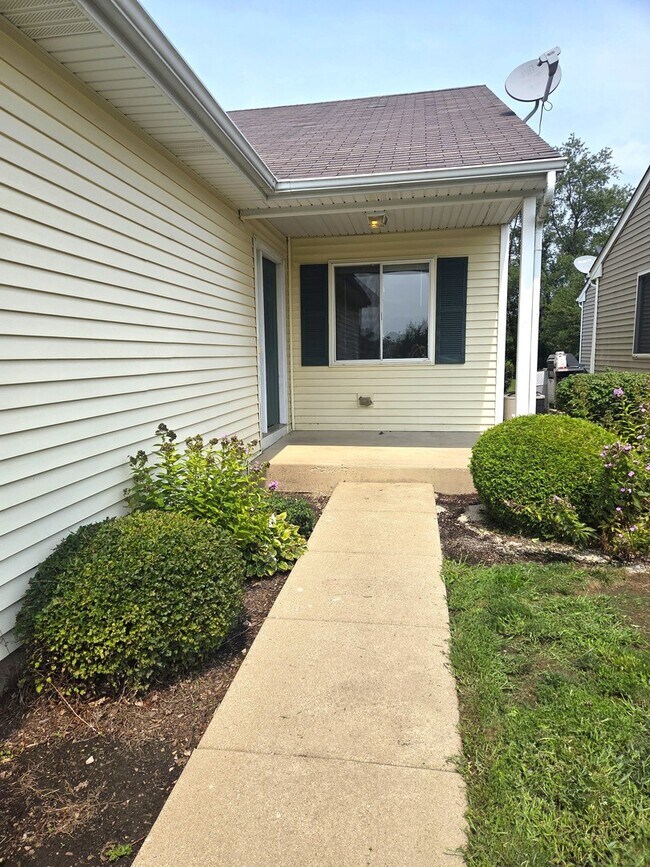 Building Photo - 460 Timber Dr