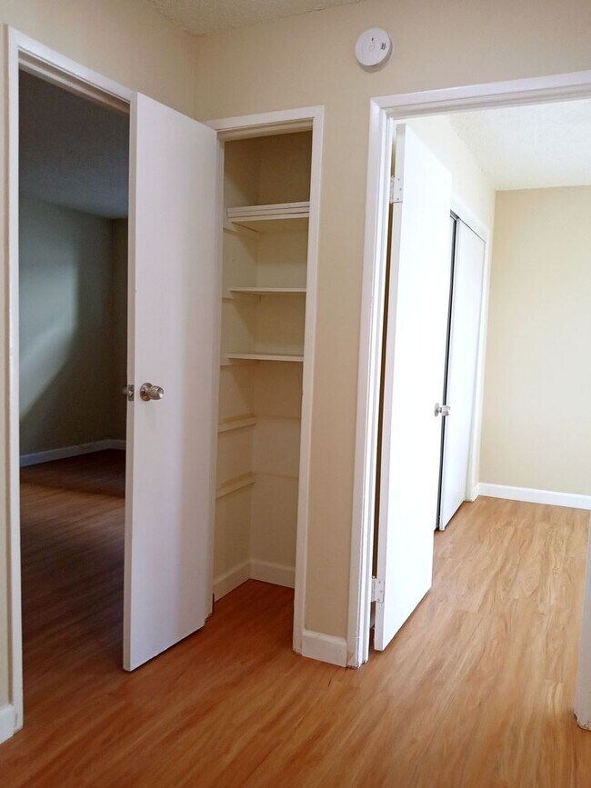 Building Photo - viam31