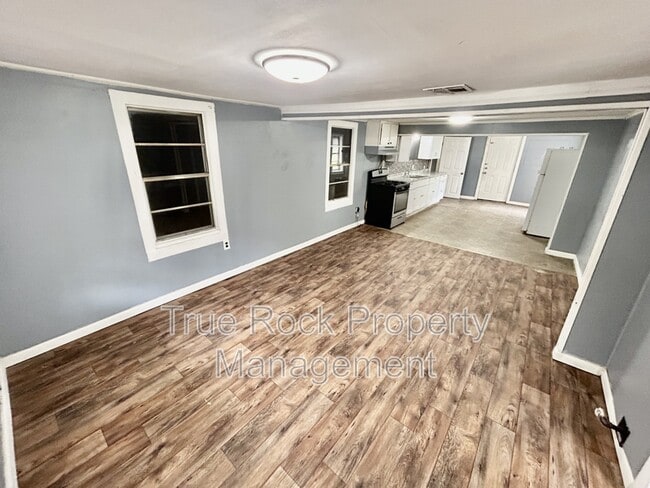 Building Photo - 315 N Bluff Ave