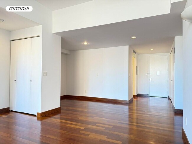 Foto del edificio - 305 E 63rd St