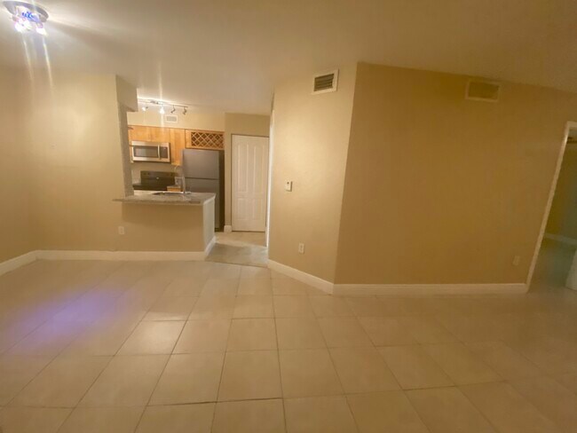 Building Photo - 2861 N Oakland Forest Dr