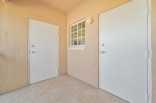 Building Photo - ~ Condo in The Cove Fort Myers ~