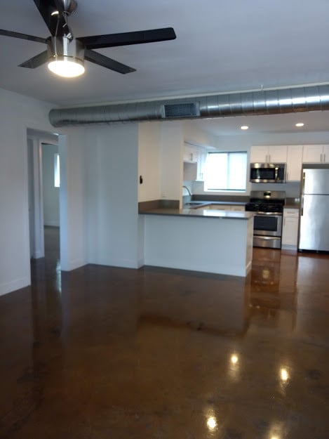 Primary Photo - 320 West Earll Dr