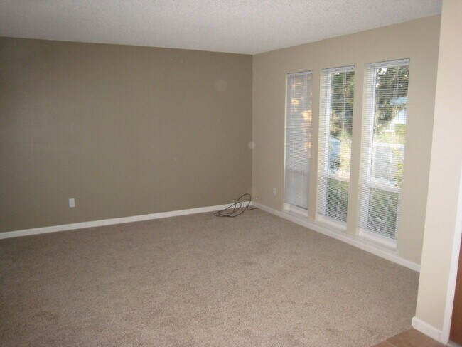 Building Photo - 299 Porter Dr