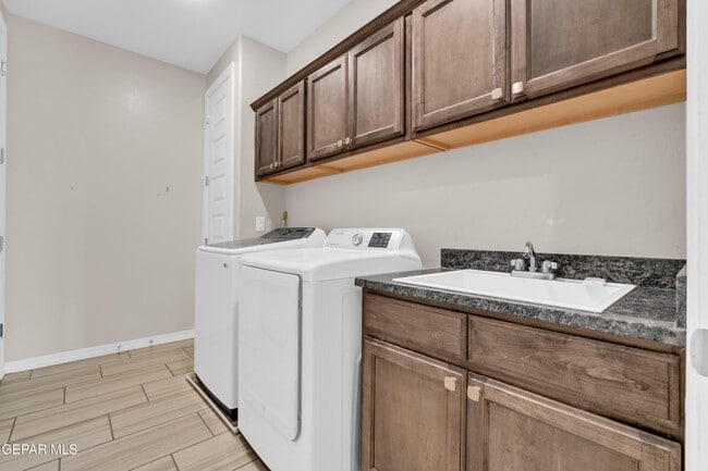 Building Photo - 12494 Stansbury Dr