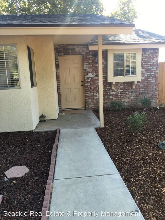 Building Photo - 3 br, 2 bath House - 3245 Oak Knoll