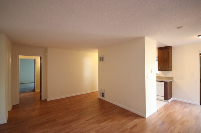 Foto del edificio - 2145 Cedar St