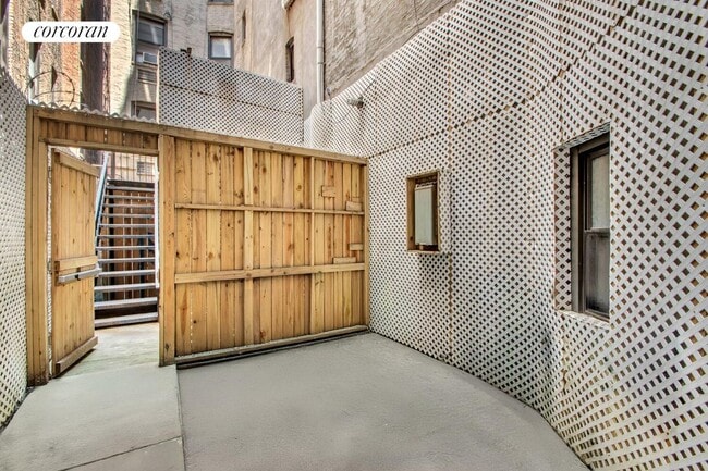 Building Photo - 233 E 12th St