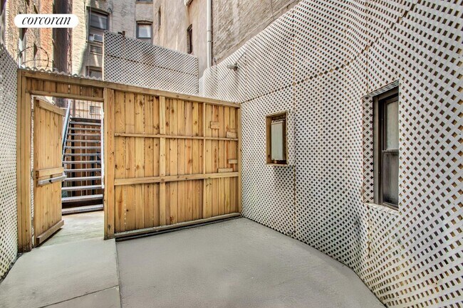 Foto del edificio - 233 E 12th St