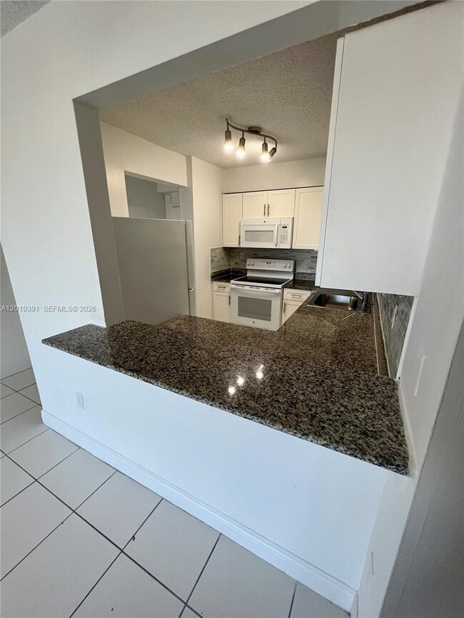 Foto del edificio - 9561 Fontainebleau Blvd