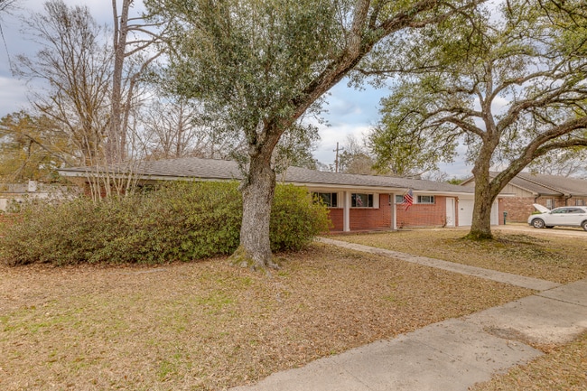 Foto del edificio - 2310 Whitney Dr