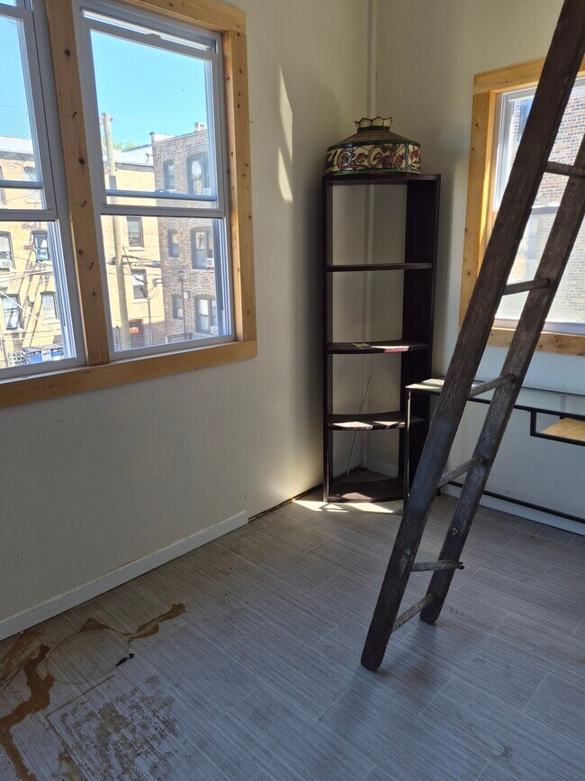 Foto del edificio - 2707 N Kimball Ave