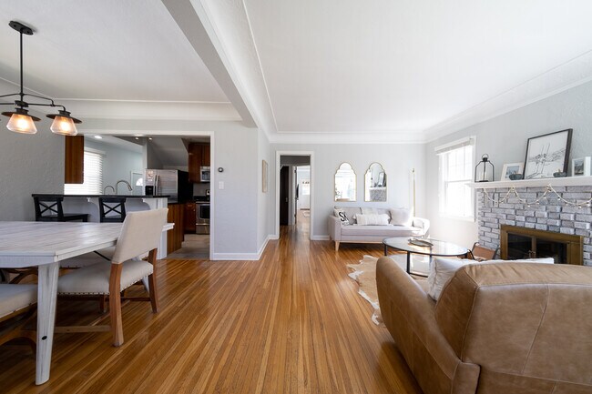 Foto del edificio - 2737 Inglewood Ave S