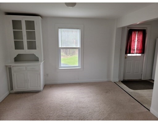 Foto del edificio - 73 White Pond Rd