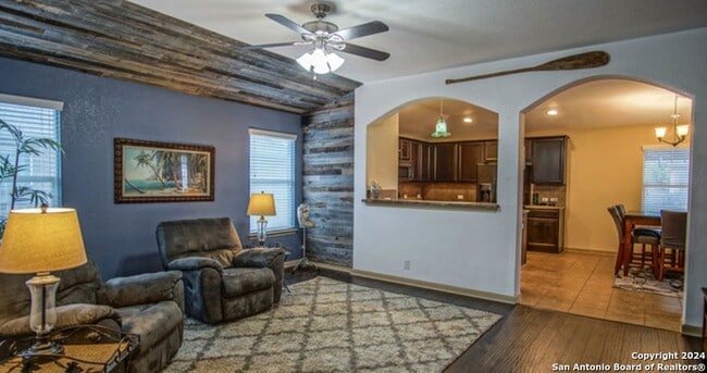 Building Photo - 739 Guna Dr