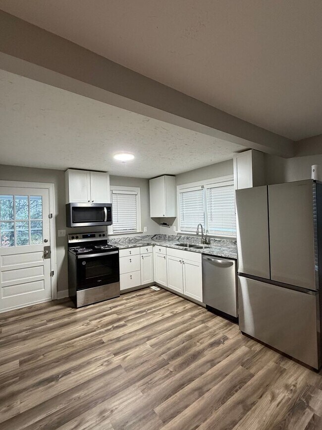 Foto del edificio - Charming 2BR + Office | Large Yard | Winston-Salem 27104