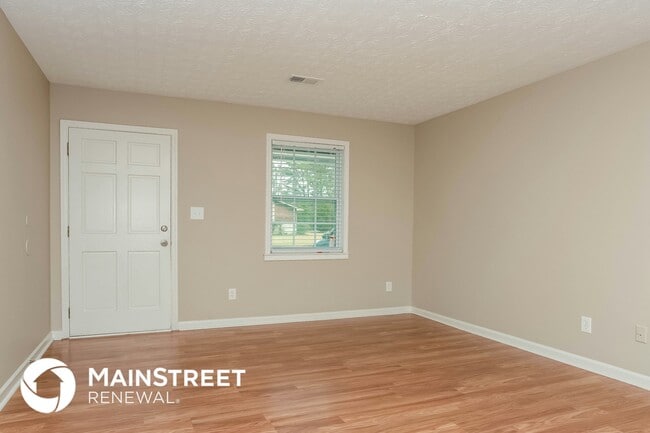 Foto del edificio - 5845 Bearing Way