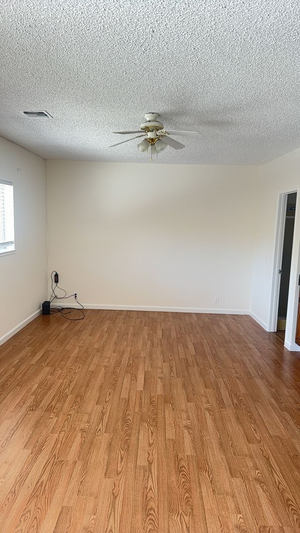 Building Photo - Great studio apartment in Hayward,