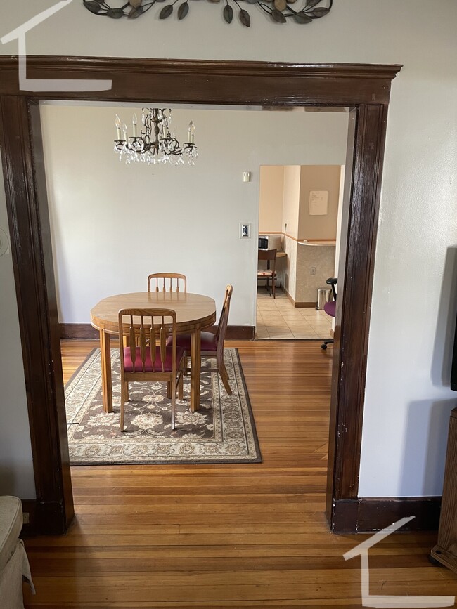 Foto del edificio - 120 College Ave