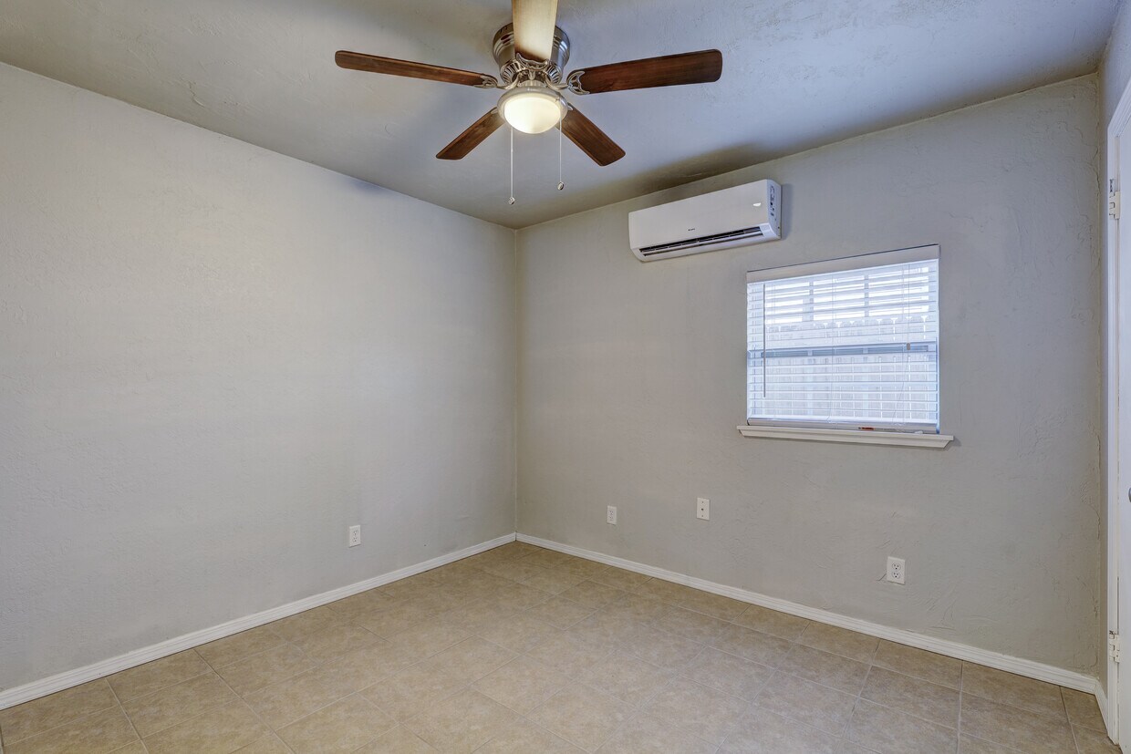 Bedroom 2 - 1410 NW 10th Street