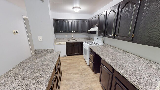 Kitchen - 584 Wilson Bridge Dr
