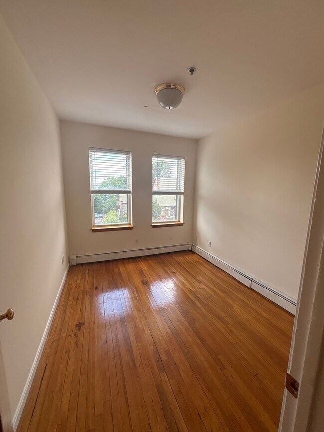 Foto del edificio - Bright 1BR with Heat & Hot Water Included Near Cleveland Circle