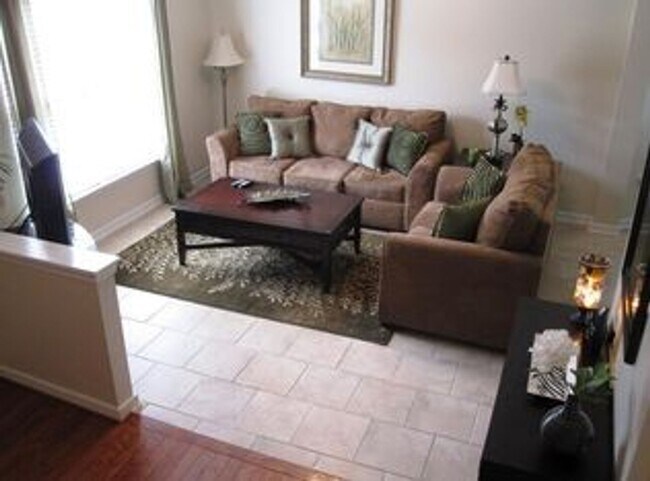 Building Photo - Price Reduced - Beautiful townhome in grea...