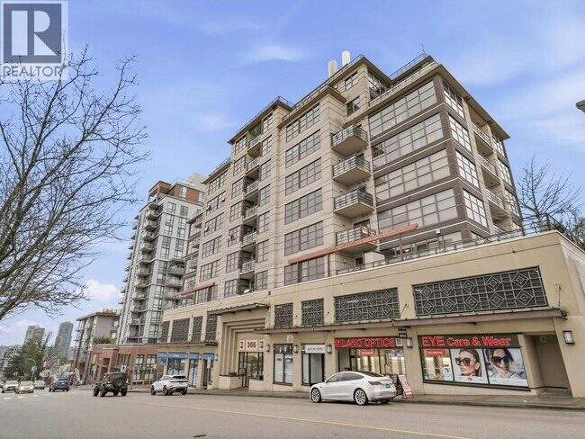 Photo du bâtiment - 605 306 SIXTH STREET