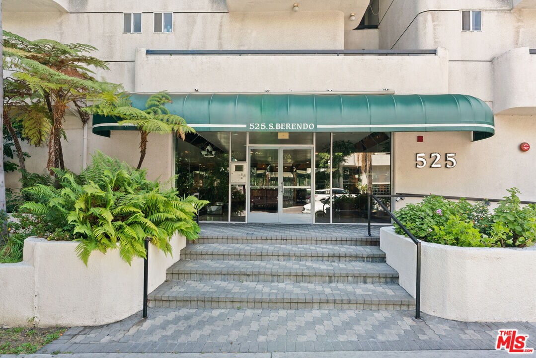 Foto principal - 525 S Berendo St