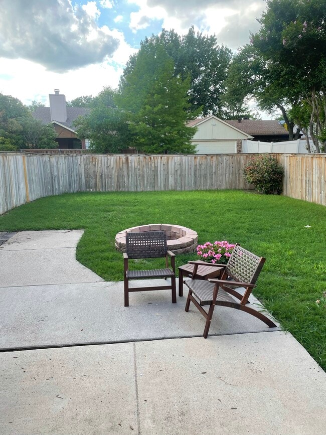 Patio interior - 6824 Fryer St