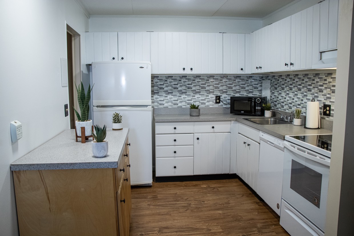 Kitchen - 3405 Charlemagne Cir