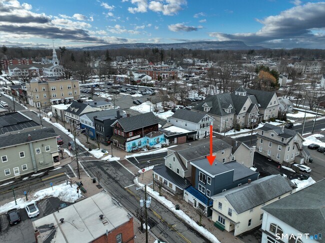 Building Photo - 3 Center St
