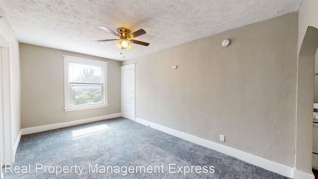 Building Photo - 1 br, 1 bath Apartment - 316 E 15th Street...