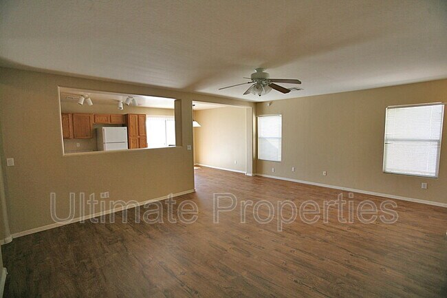Foto del edificio - 22553 W Mohave St
