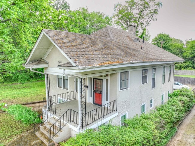 Building Photo - 1524 N Parkway