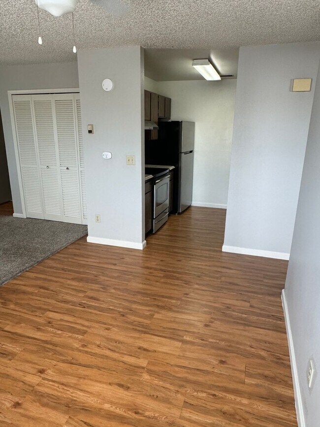 Building Photo - Beautiful 2 Bed 1 Bath Apartment!!!