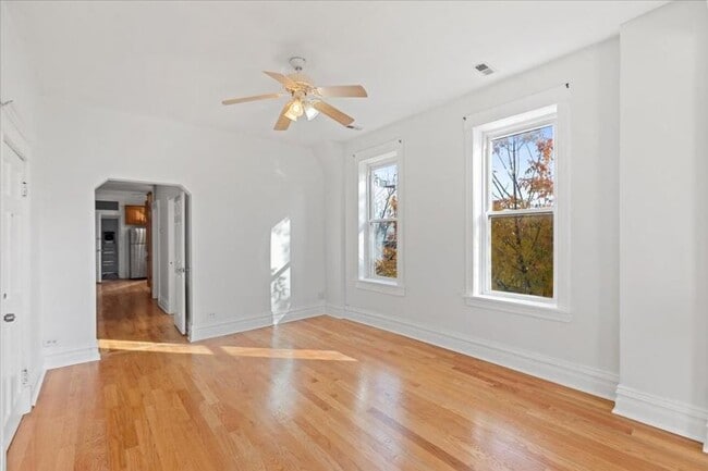 Foto del edificio - 3 bedroom in Chicago IL 60647