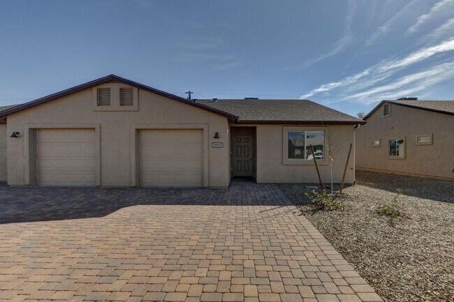 Building Photo - 3027 N Corrine Dr