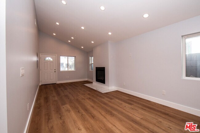 Foto del edificio - 2208 S Harcourt Ave