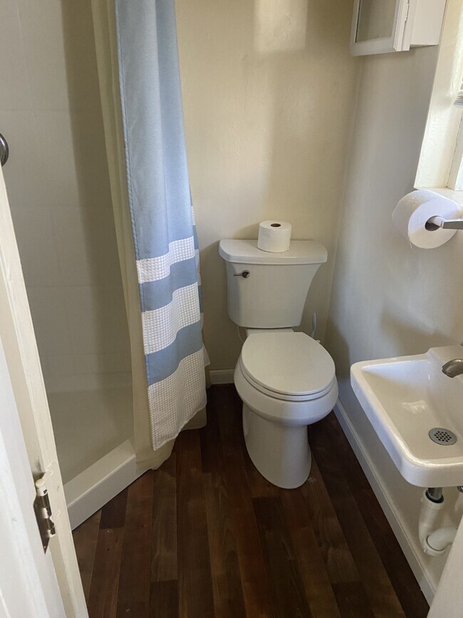 baño - 125 E 100 N