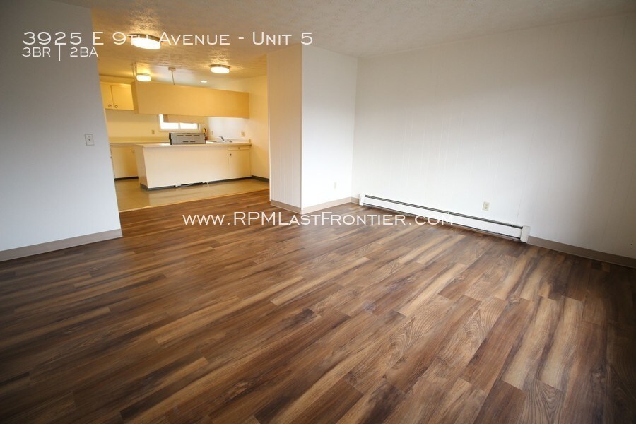 Primary Photo - 3925 E 9th Ave