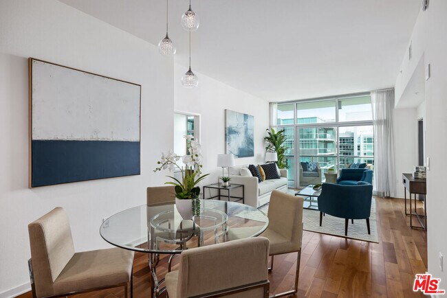 Building Photo - 13700 Marina Pointe Dr